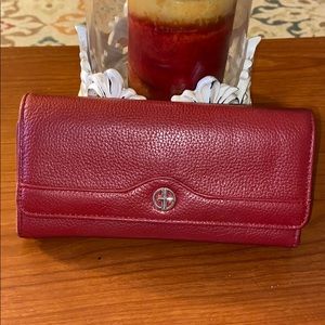 LIKE NEW GIANI BERNINI SOFT LEATHER RED WALLET 🌺
